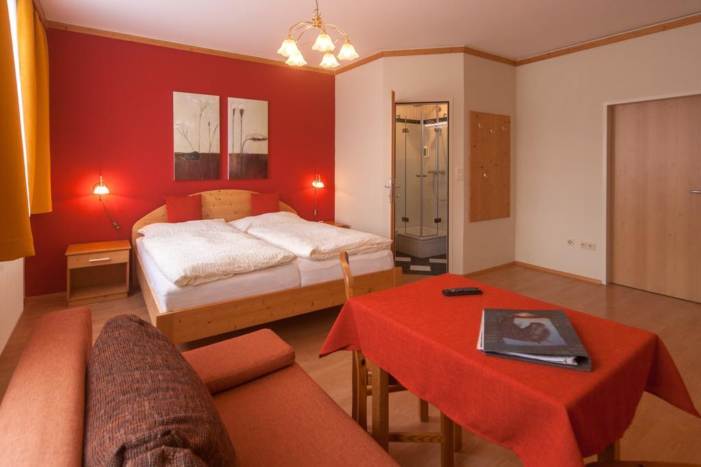 Pension & Reitstall Inghofer Heidenreichstein Buitenkant foto
